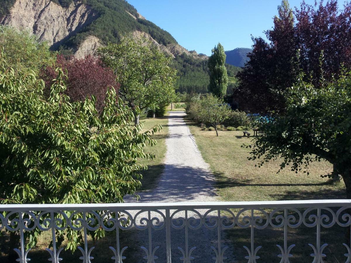 Châtillon-en-Diois L'Enclos B&B מראה חיצוני תמונה